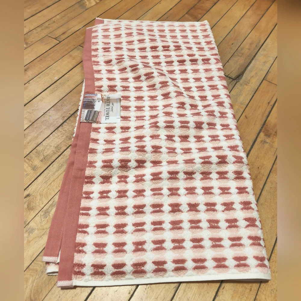 New! Striped Bath Towel 30” W x 58” L 100% Cotton Yarn Red Color 600 GSM NWT NIB